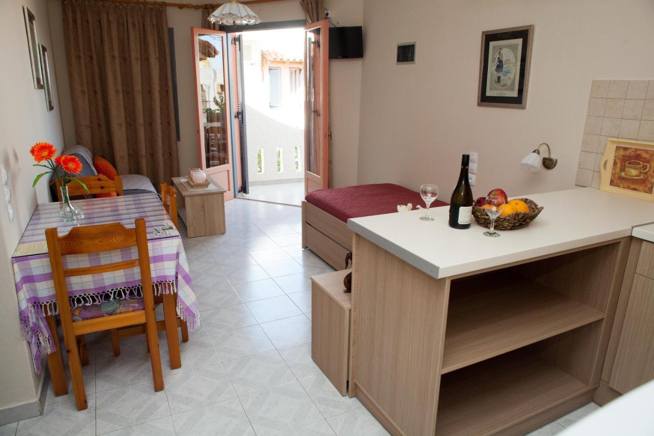 Palmira Apartments Makrýgialos Eksteriør bilde